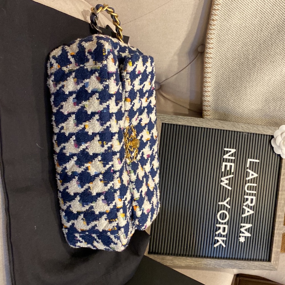 CHANEL Navy White Multicolor Houndstooth Tweed Shoulder Bag with Gold Hardware - Picture 12 of 15